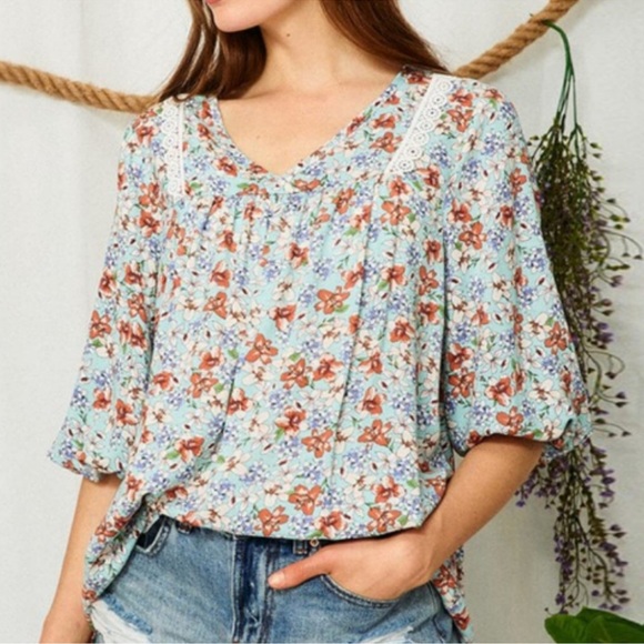 New Floral Lace Trimmed Boho Blouse - Picture 3 of 3